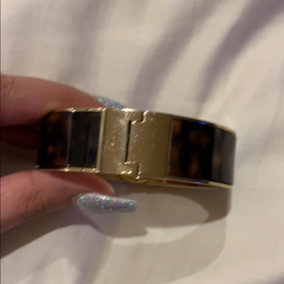 Michael Kors Tortoise Shell Cuff - Picture 6 of 8